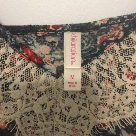 🌸🌺 Floral spaghetti strap tank top 🌸🌺 - Picture 5 of 6